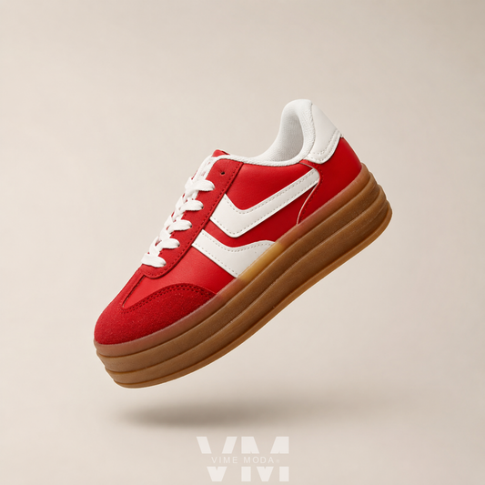 Zapatilla Mujer Pasión Roja Urban roja usada con jeans en un look urbano