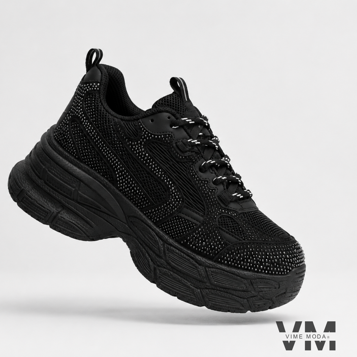 Zapatilla mujer Shine Black negra con diseño deportivo, detalles texturizados y suela gruesa