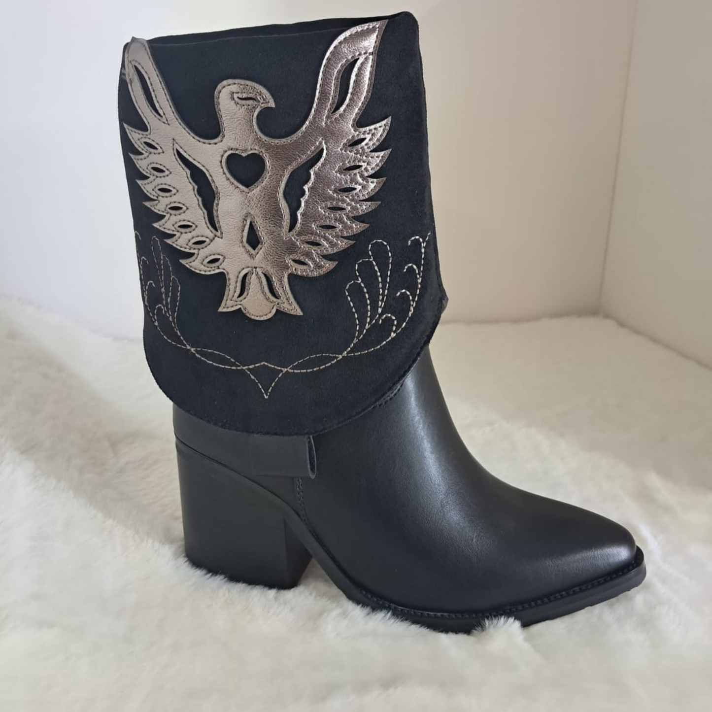 Bota texana negra 2 en 1 para mujer con diseño moderno y versátil