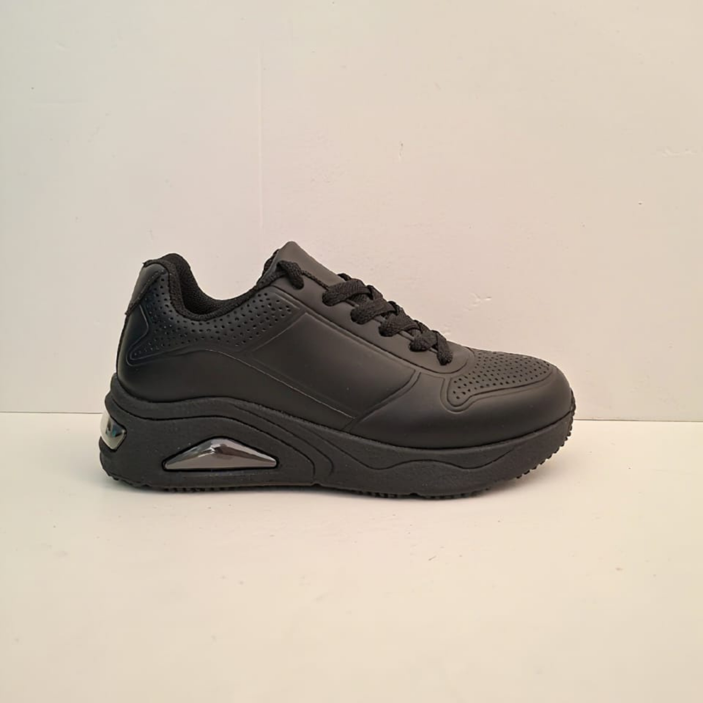 Zapatilla Mujer Fuerza Negra