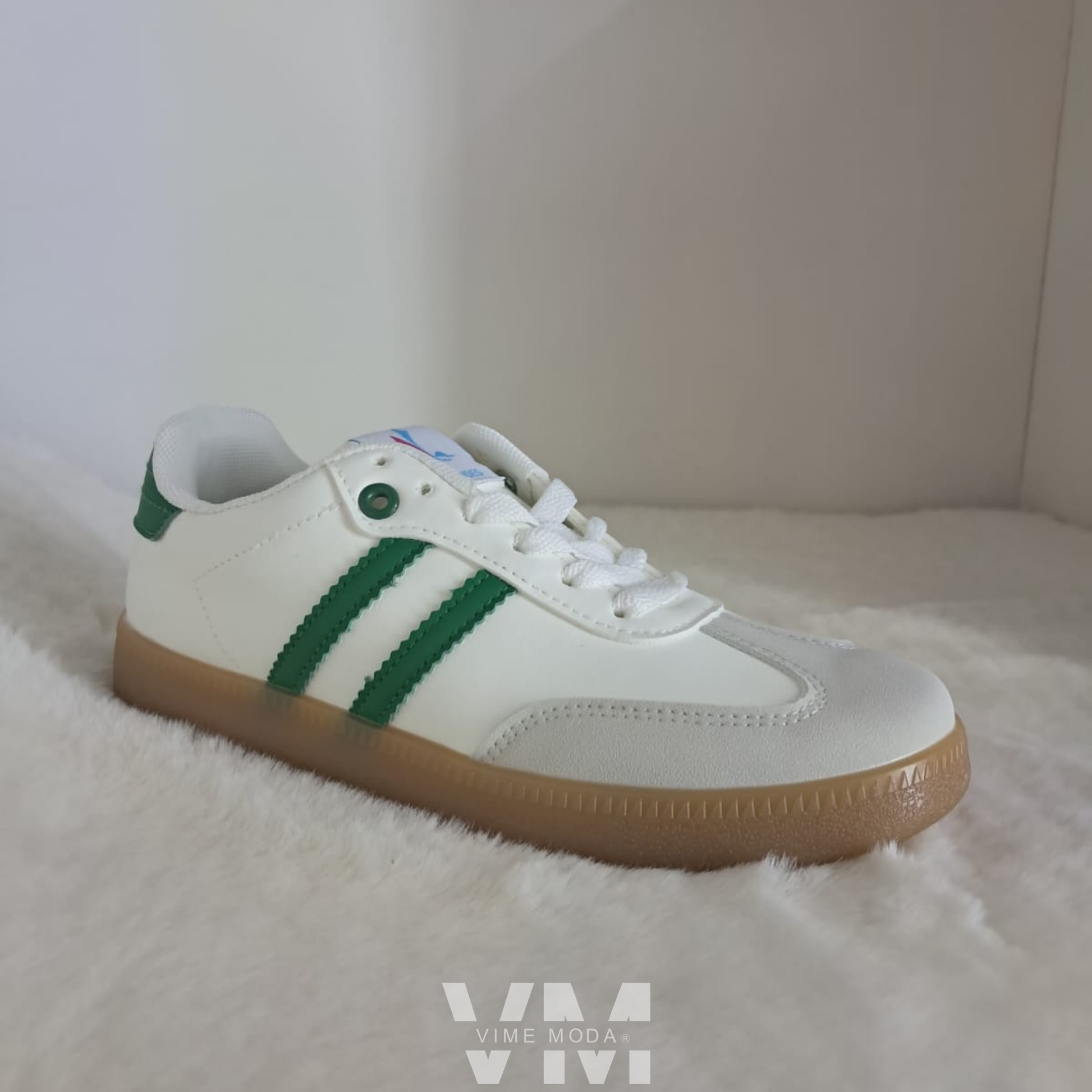 Zapatilla mujer Urban Classic White Green color blanco con detalles verdes y diseño urbano de VIME MODA®
