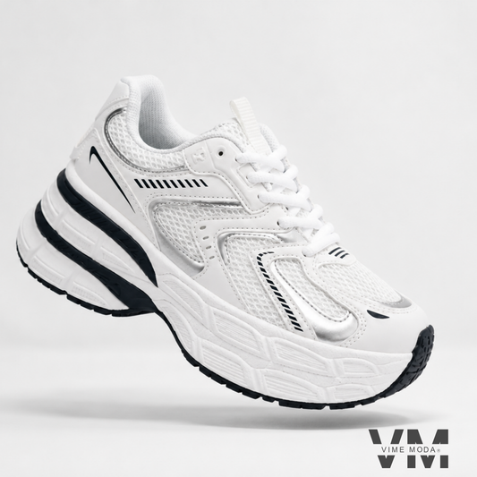 Zapatilla mujer Perla Titanio Urban blanca con detalles grises y negros, diseño deportivo y suela gruesa