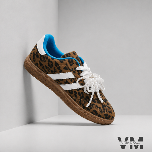Zapatilla mujer Savannah Animal Print con estampado animal, detalles blancos y suela color café