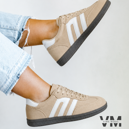 Zapatilla mujer Urban Classic Beige beige con tres franjas blancas y suela oscura