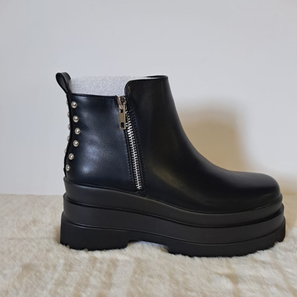 Botín mujer Verona negro con detalle de tachas y plataforma cómoda