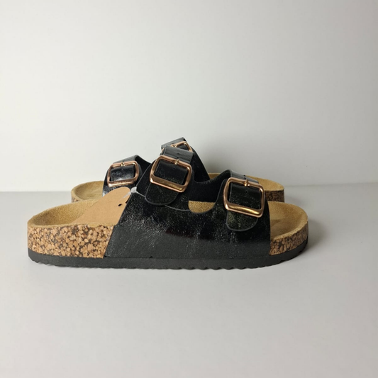 Sandalia Confort Doble Hebilla – Negra Brillante