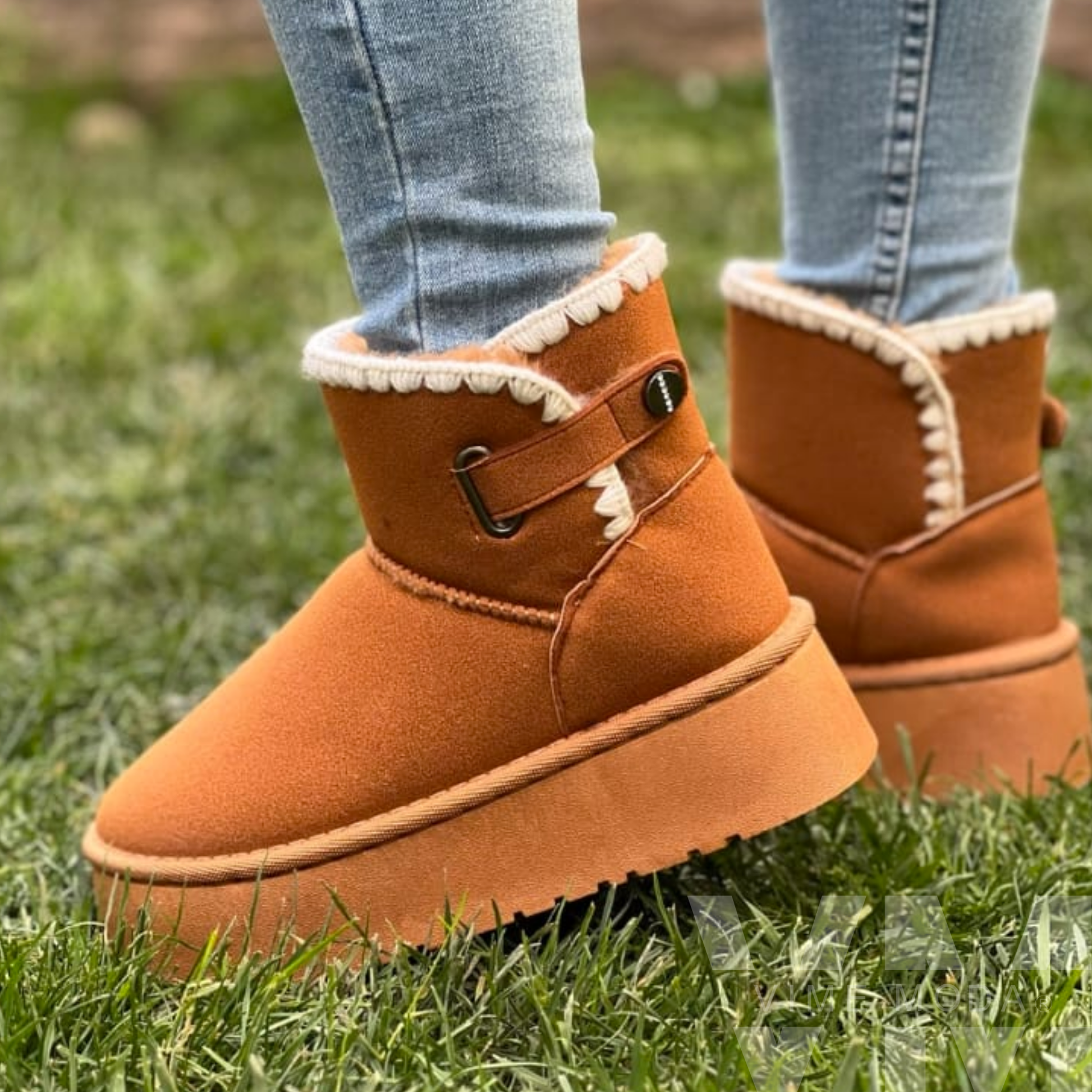 Pantubota mujer Oslo con chiporro interior y plataforma color camel