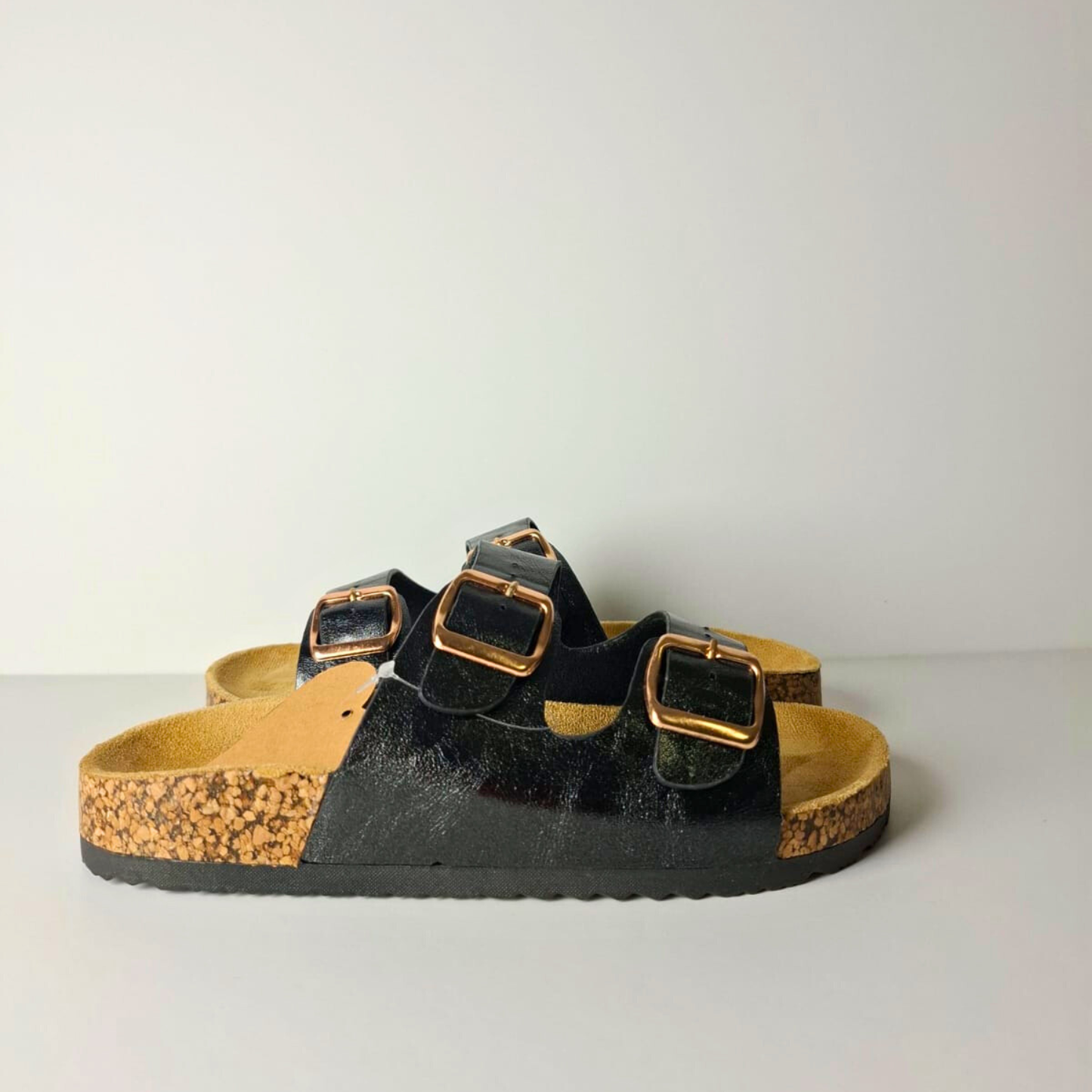 Sandalia confort doble hebilla negra brillante-modelo cómodo para mujer-Vime moda Chile