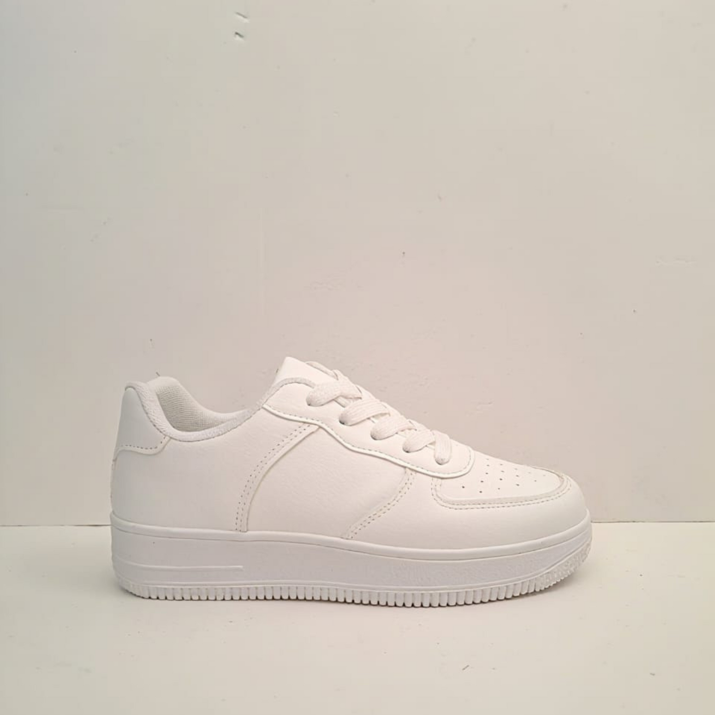 Zapatilla mujer blanca esencial Vime Moda Chile