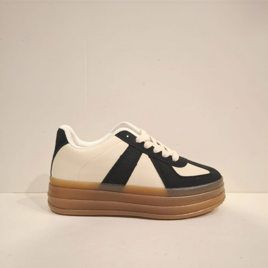 Zapatilla mujer blanca y negra plataforma suela café Vime Moda Chile