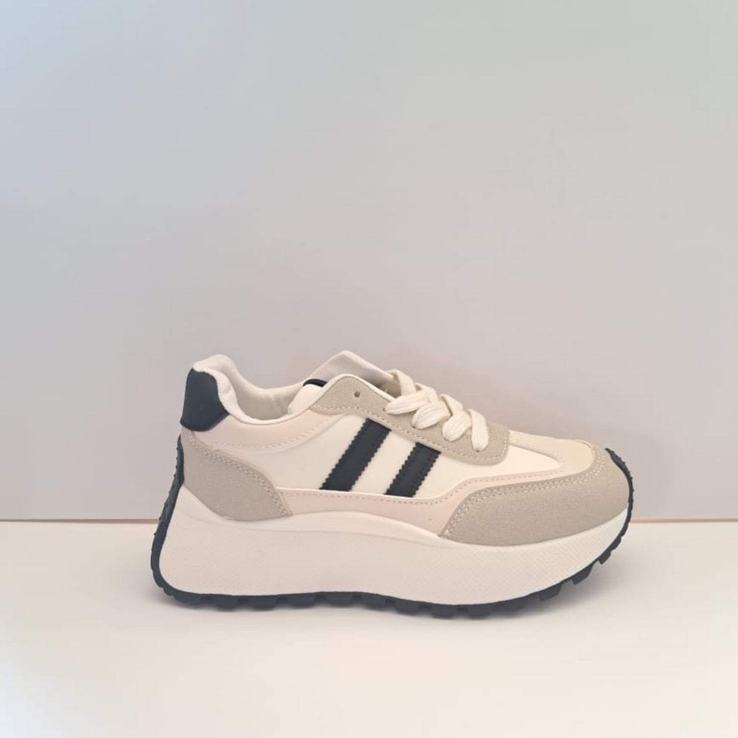 Zapatilla mujer urbana beige
 Vime Moda Chile