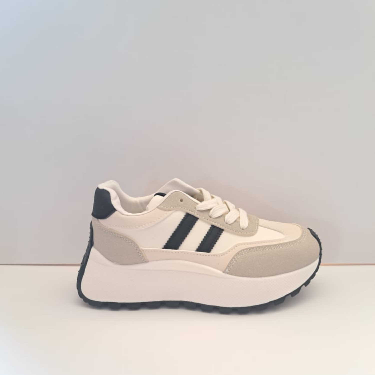 Zapatilla mujer urbana beige
 Vime Moda Chile