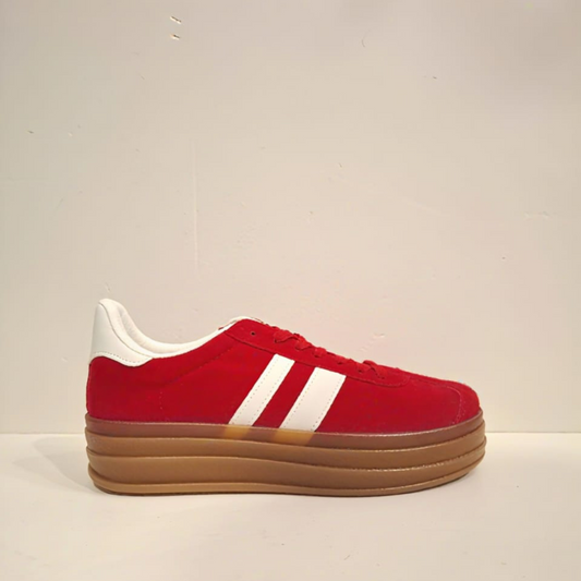 Zapatilla roja de gamuza con rayas blancas Vime Moda Chile