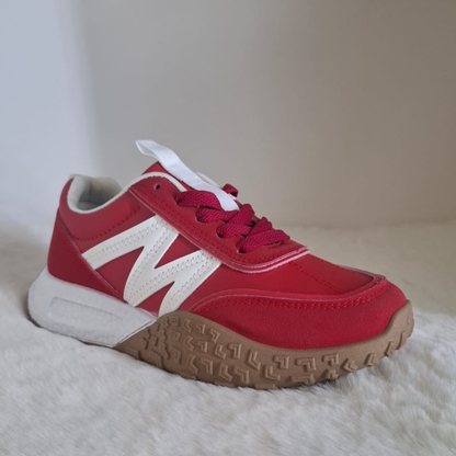 Zapatilla urbana roja para mujer cómoda y moderna