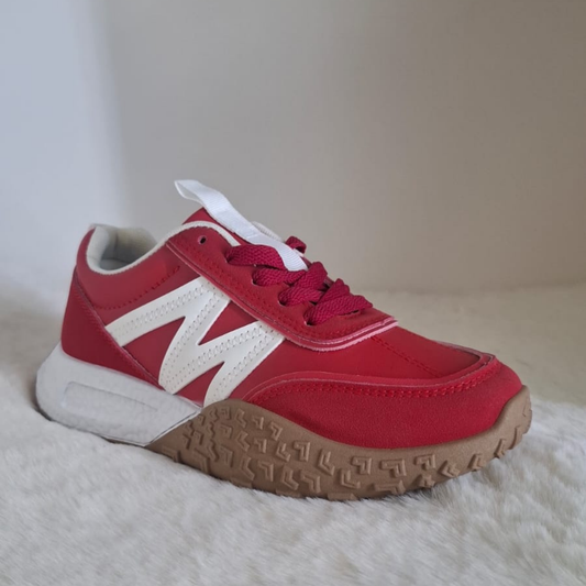 Zapatilla urbana roja para mujer cómoda y moderna