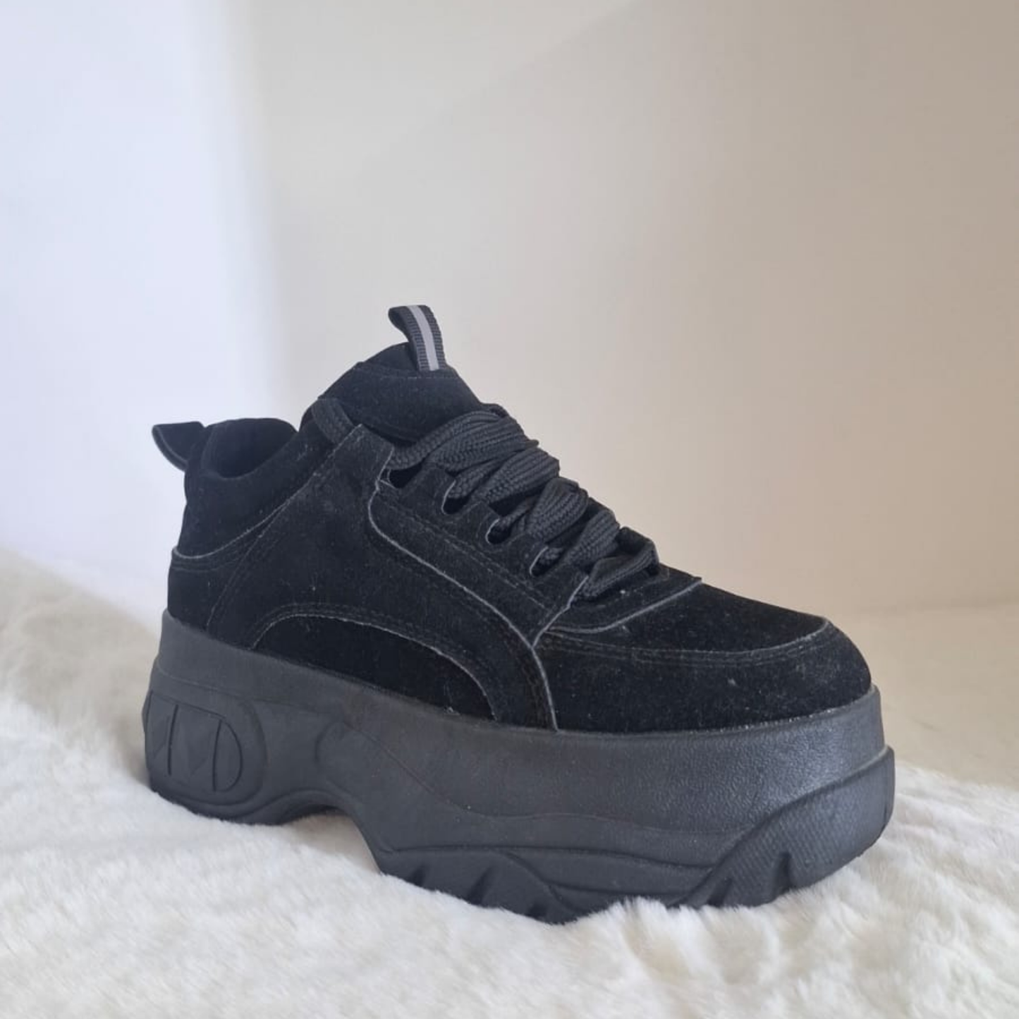 Zapatillas de mujer negras con plataforma  Vime Moda Chile 